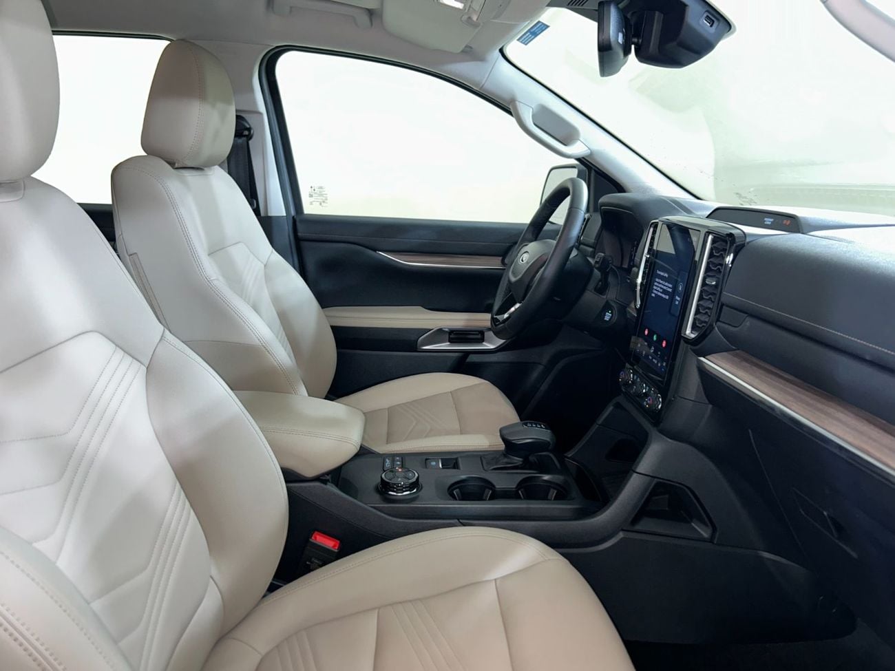 Ford Everest EVR424 XLT / AL TAYER MOTORS / AL QOUZ SHOWROOM