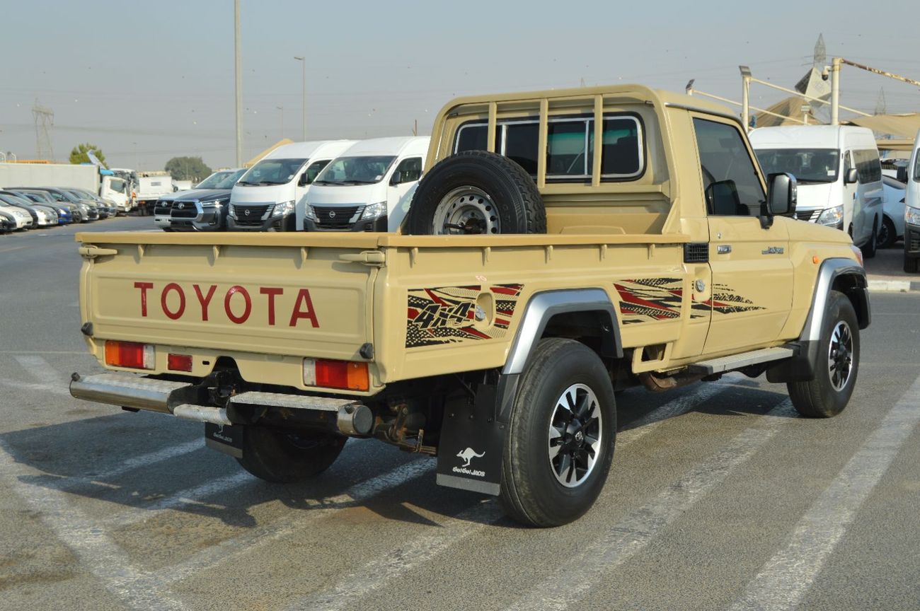 تويوتا لاند كروزر بيك آب Toyota Land Cruiser Pick-Up Single Cabin Year: 2018 Color: Beige