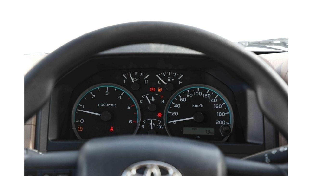 تويوتا لاند كروزر بيك آب 2024 Toyota LC79 4X4 Double Cab 4.5 V8 - بيج من الداخل بيج | للتصدير فقط