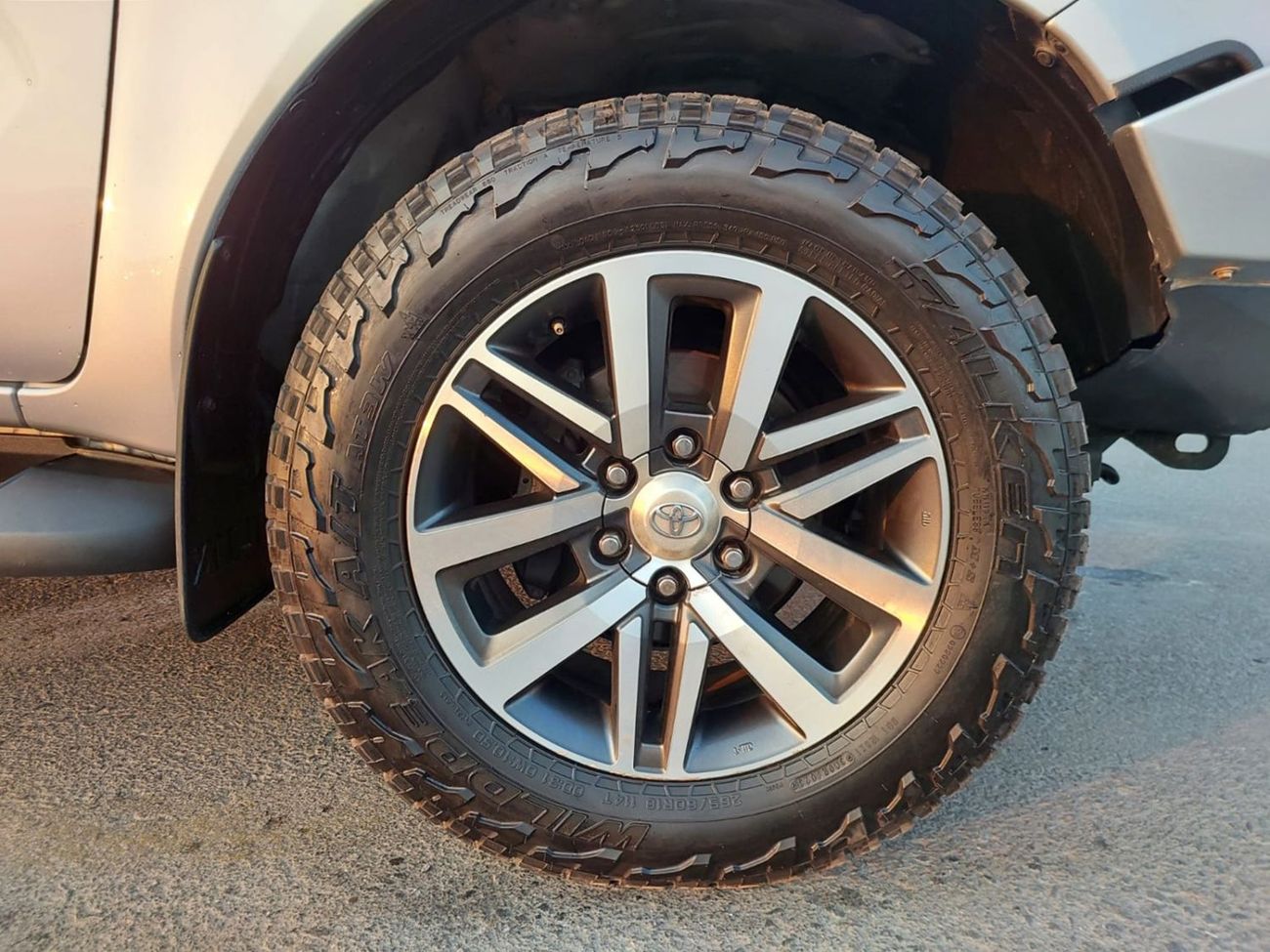 Toyota Hilux TOYOTA HILUX SR5 PICKUP RHD 2016 MODEL 2.8 L DIESEL AUTOMATIC(PM84762)