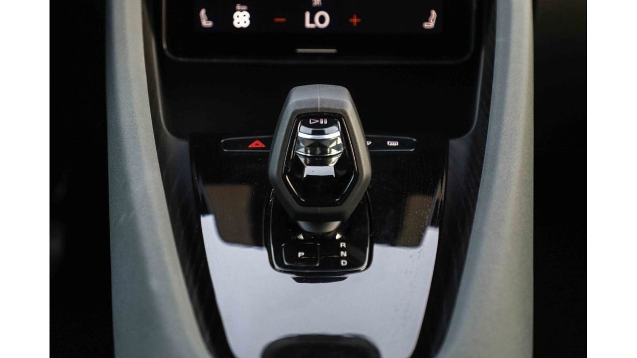 بولستار بوليستار 2 2022 Polestar 2 Mid - أبيض داخل رمادي | سعر التصدير