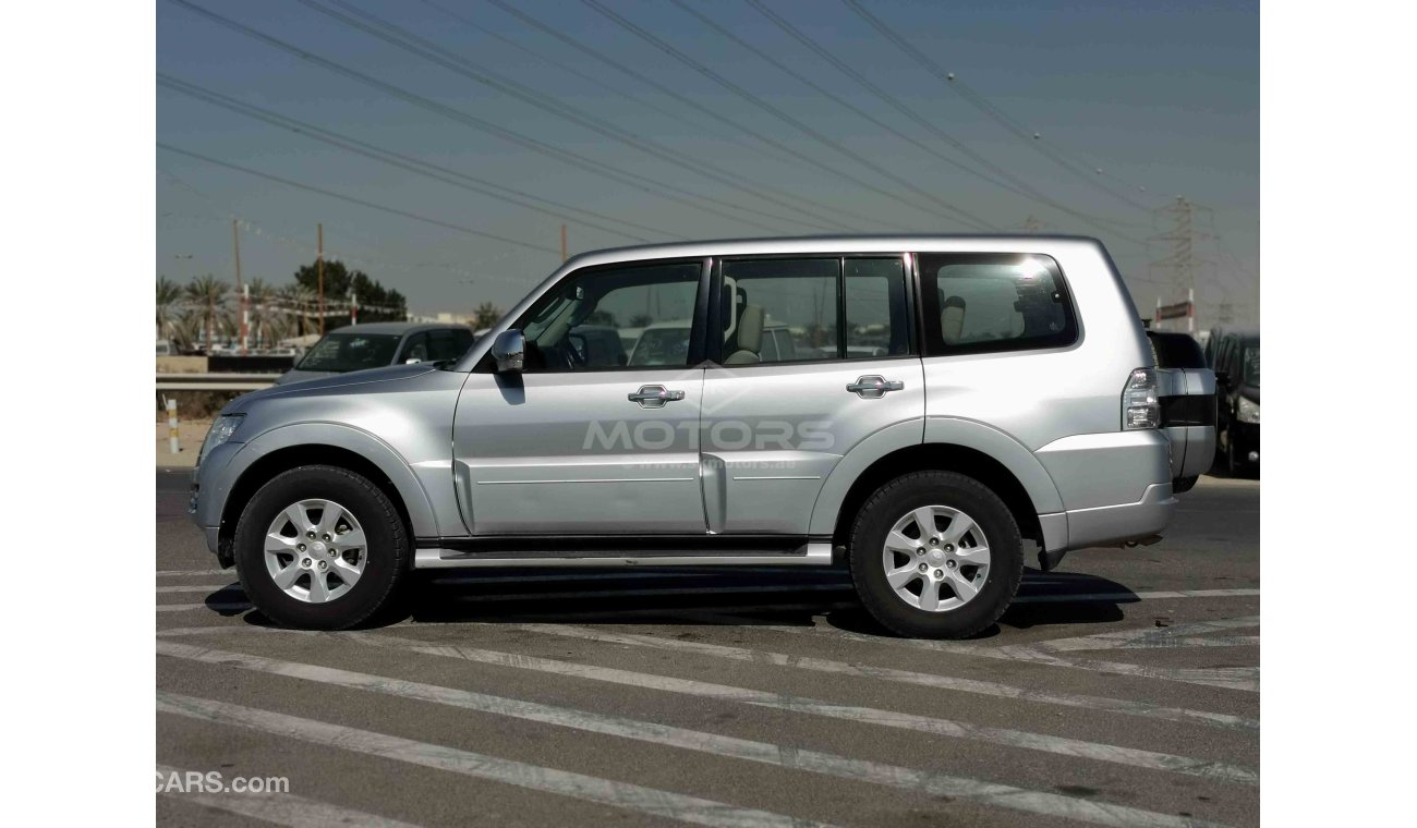 ميتسوبيشي باجيرو 3.5L PETROL, 17" ALLOY RIMS, KEY START, XENON HEADLIGHTS (LOT # 5997)