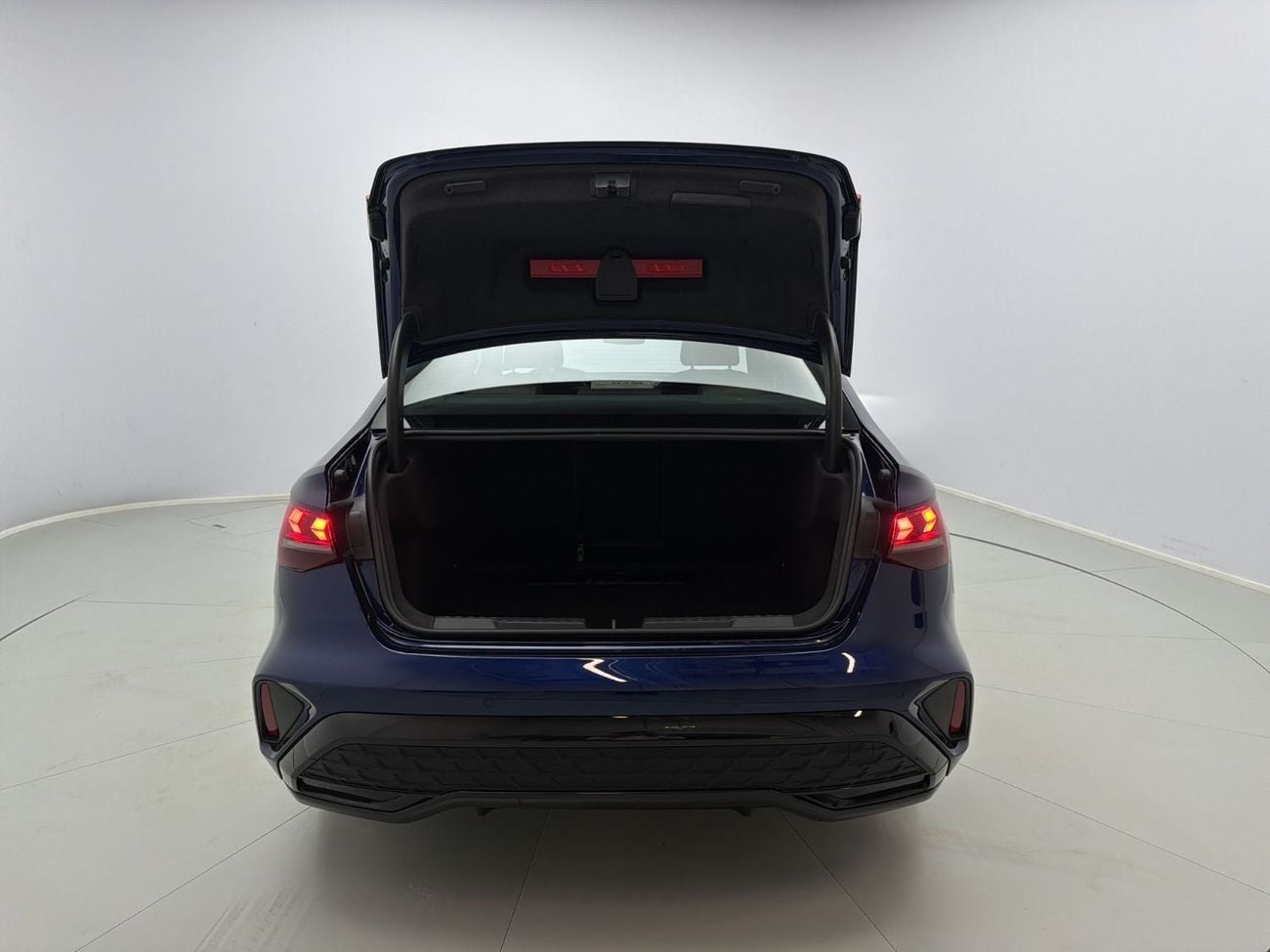 أودي A3 A3 Sedan Advanced 35 TFSI 150hp (Ref# 02740)