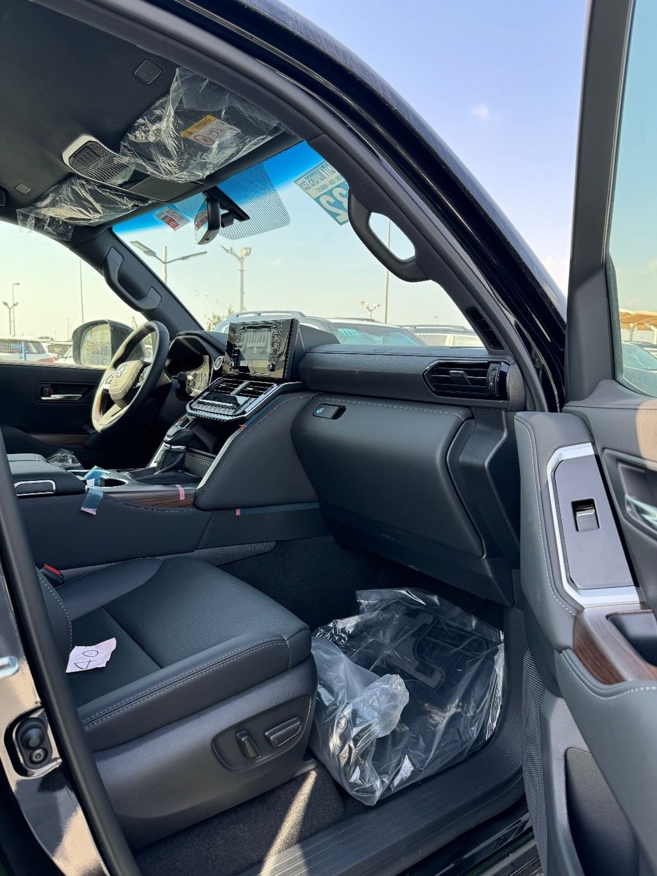 Toyota Land Cruiser Toyota Land Cruiser GXR 4.0 Black Color Interior black