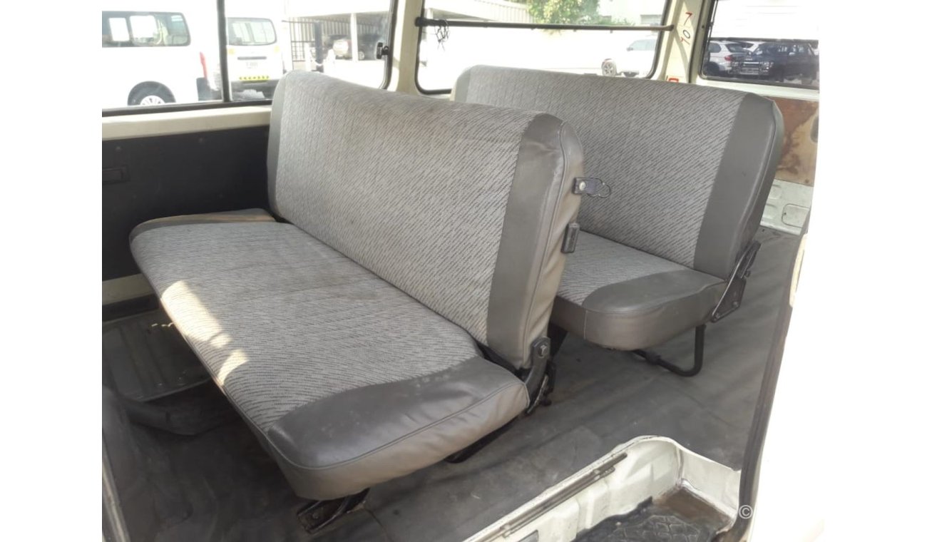 نيسان كارافان Caravan RIGHT HAND DRIVE (Stock no PM 693 )