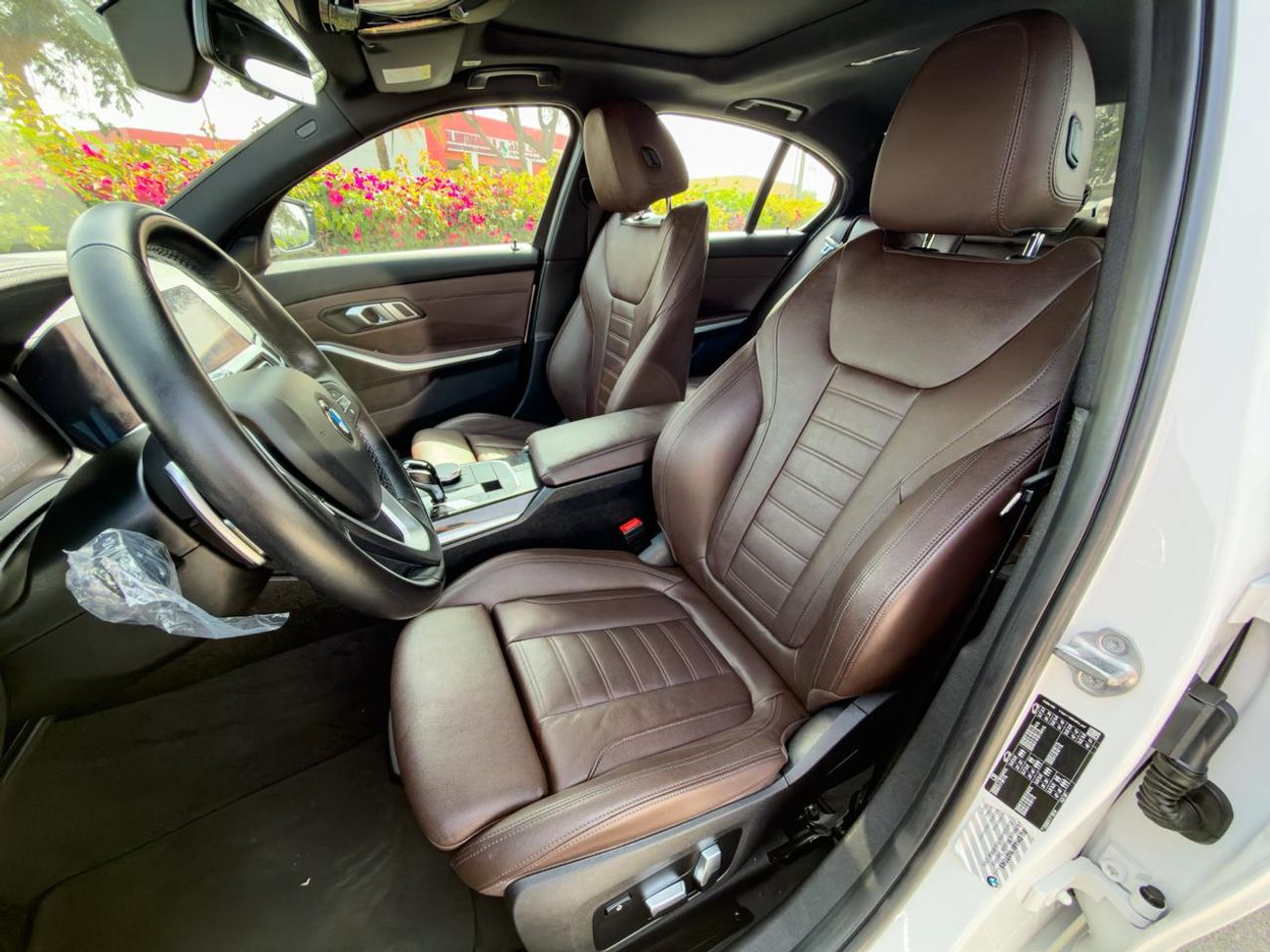 بي أم دبليو 330i Exclusive 2.0L (255 HP)