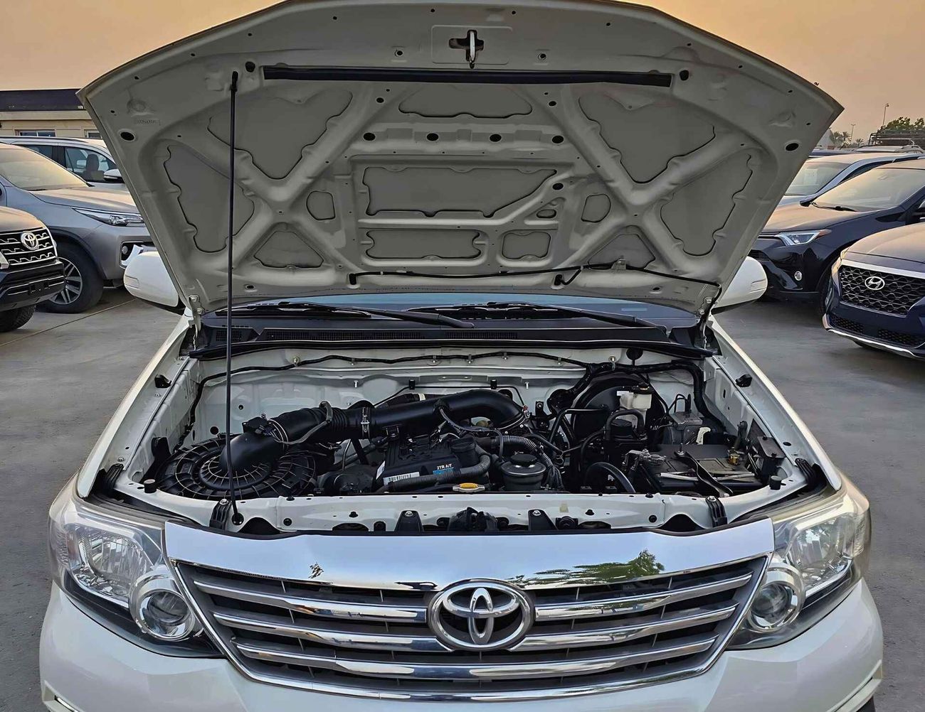 Toyota Fortuner EXR/ V4 2.7L/ 4WD GCC/ CLEAN CONDITION/ EXPORT ONLY / LOT#64417