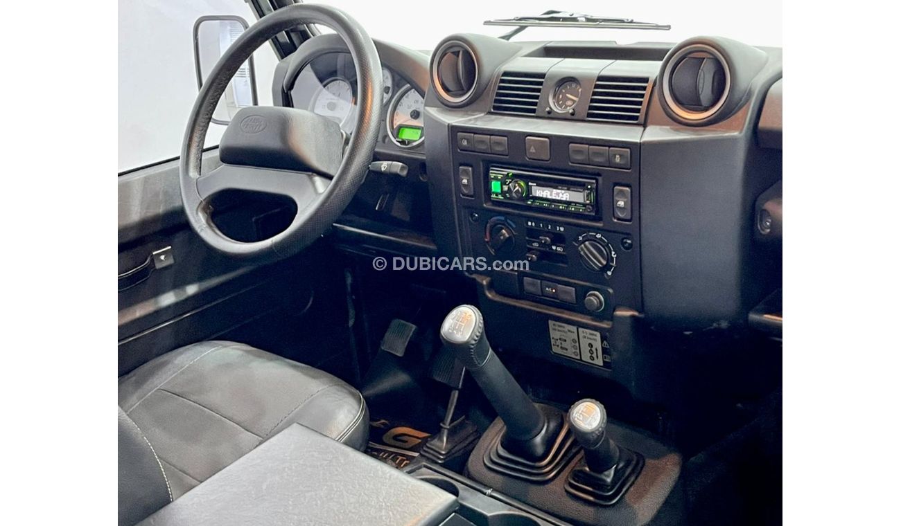 Land Rover Defender 110 2015 Land Rover Defender 110, Full Al Tayer Service History, Warranty, Low Kms, GCC