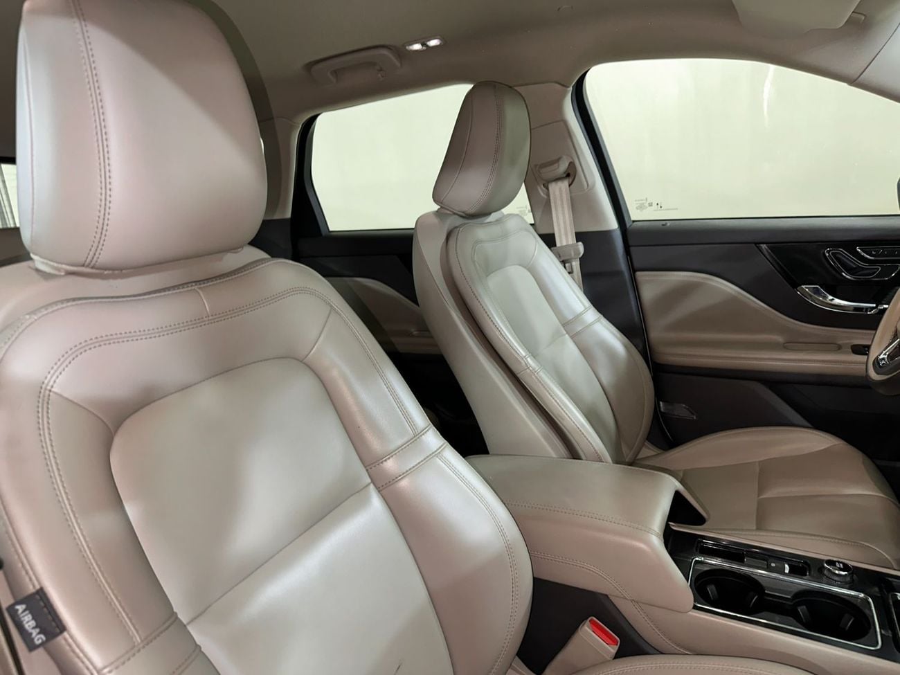 Lincoln Corsair STD AWD COR121 / FREE INSURANCE + REGISTRATION / AL TAYER MOTORS AL QOUZ SHOWROOM