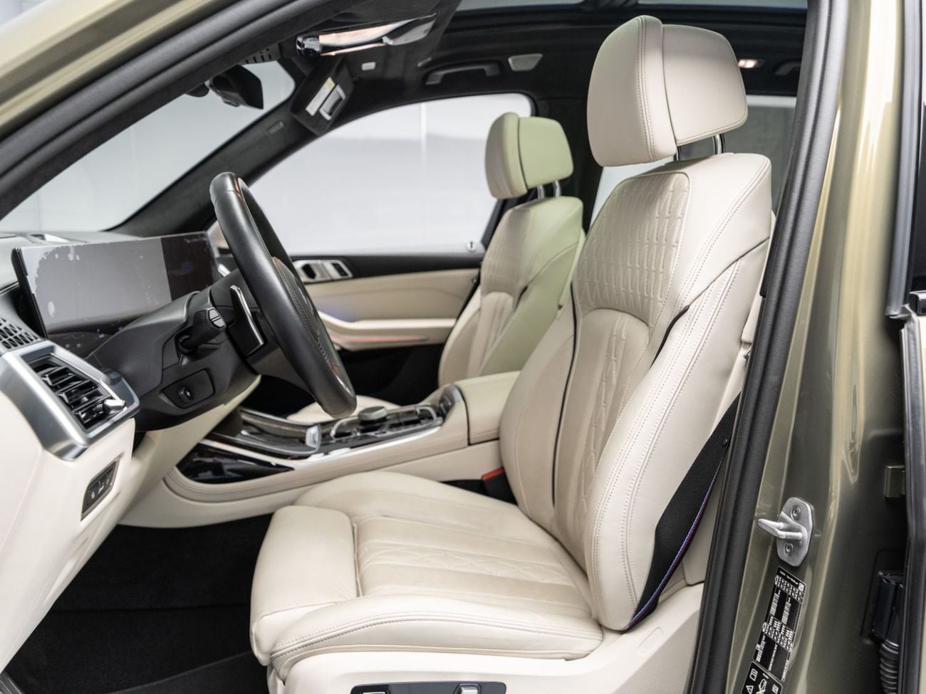 BMW X7 M60i XDRIVE BUY NOW, PAY 2027 | THE BLACKLINE STANDARD | 2030 BMW Warranty + Service, GCC, Low KMs