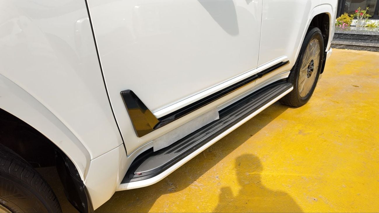 لكزس LX 700h F Sport