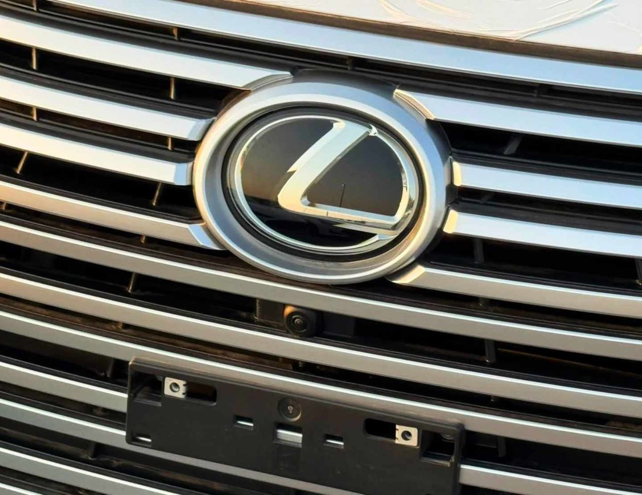 Lexus LX600 SIGNATURE || 3.5L V6 PETROL / RADAR / REAR ENTERTAINMENT SCREEN / HEADS UP DISPALY / COOL BOX (CODE