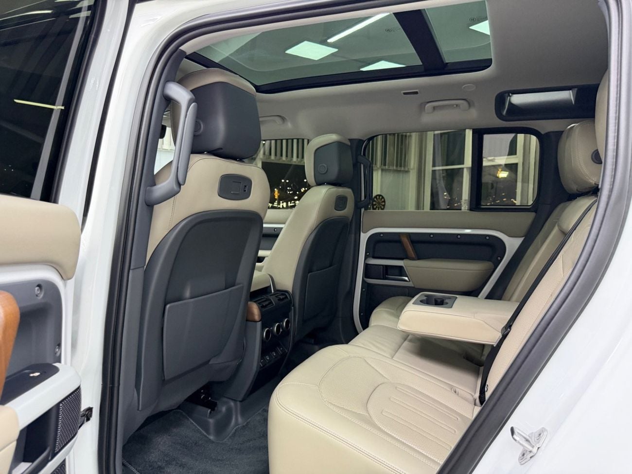 Land Rover Defender P400 110 HSE 3.0L (5 Seater)