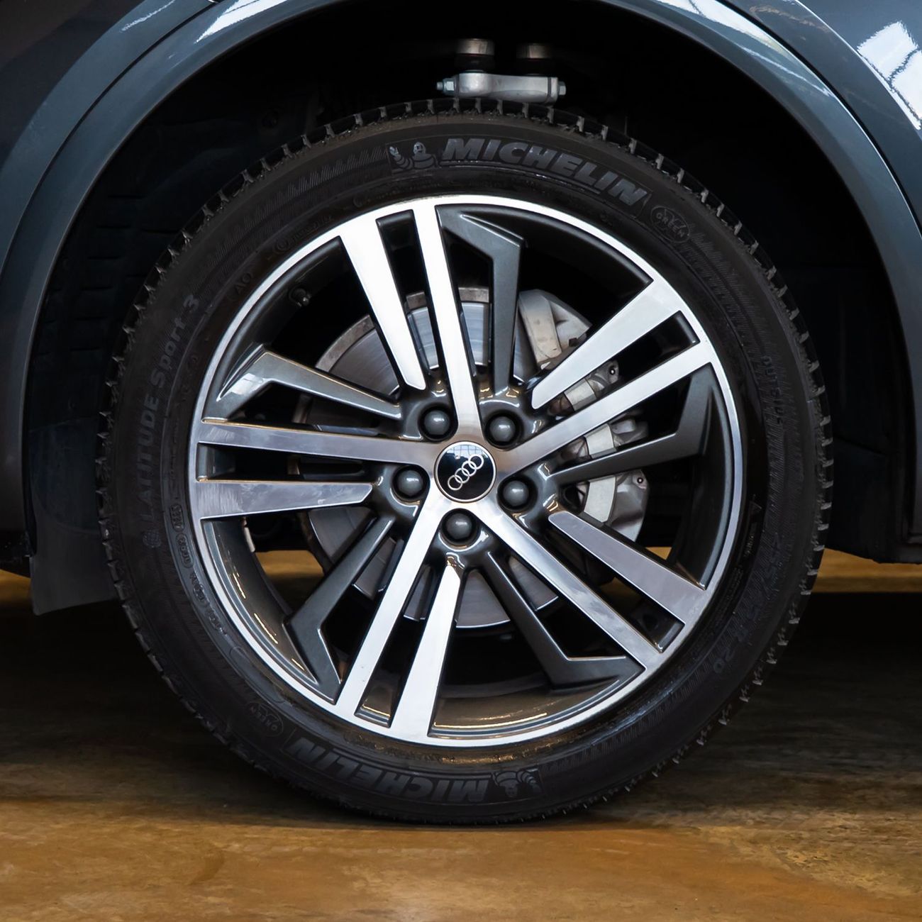 Audi Q5 45 TFSI Quattro 2.0L AED 3,257 pm • 0% Downpayment • Audi Q5 45Tfsi • Agency Warranty And Service Pa