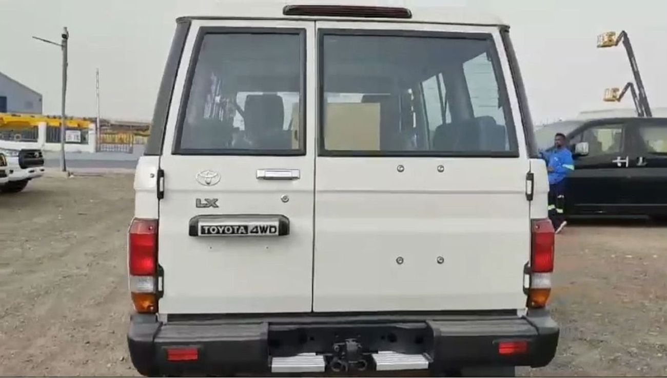تويوتا لاند كروزر 70 LC76 4.2L MT DIESEL 5 DOORS