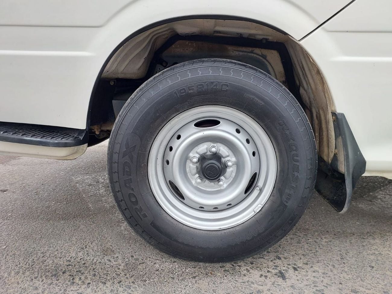 تويوتا هاياس TOYOTA HIACE VAN RHD 2000 MODEL 2.4 L PETROL MANUAL(PM02940)