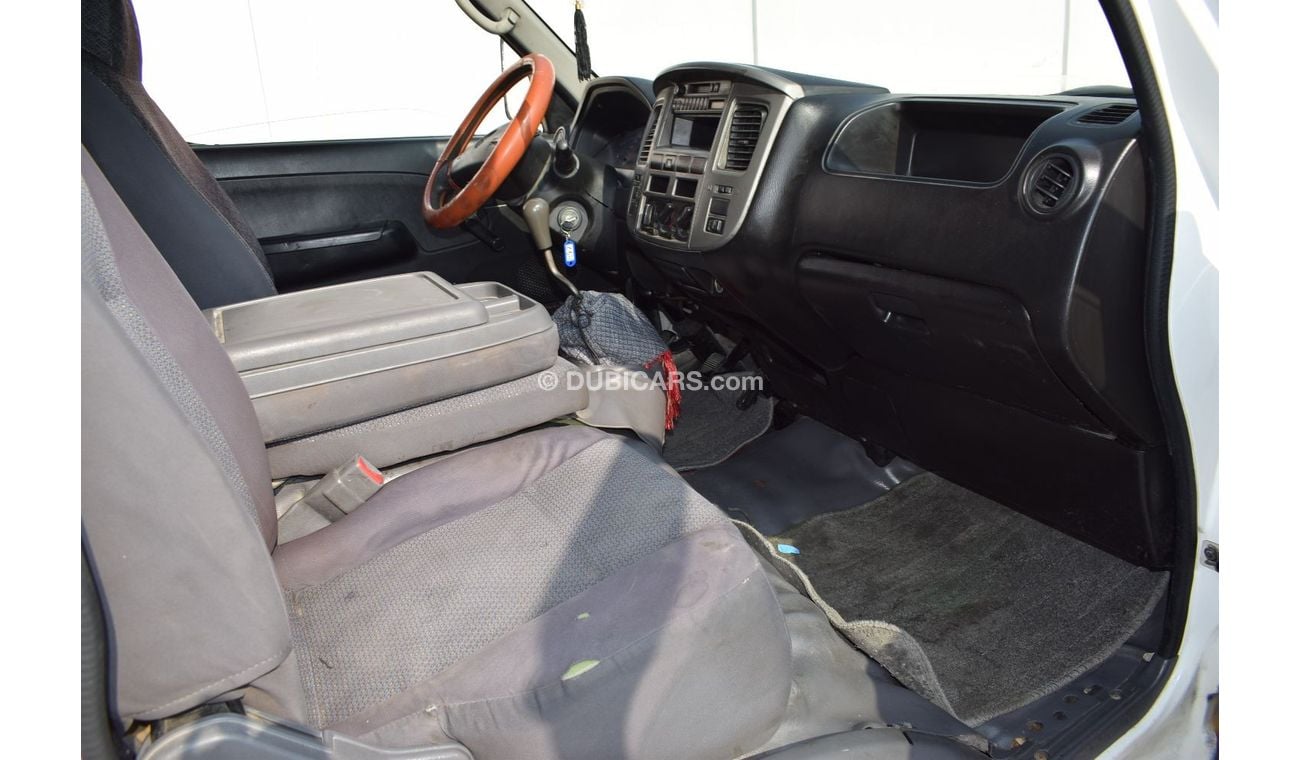 نيسان أورفان Nissan Urvan Delivery Van, model:2009.