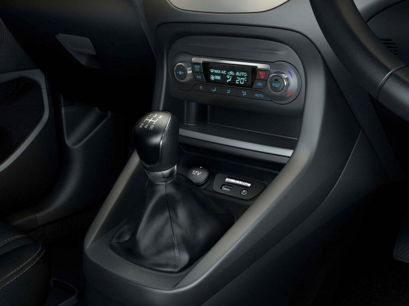 Ford Figo interior - Gear