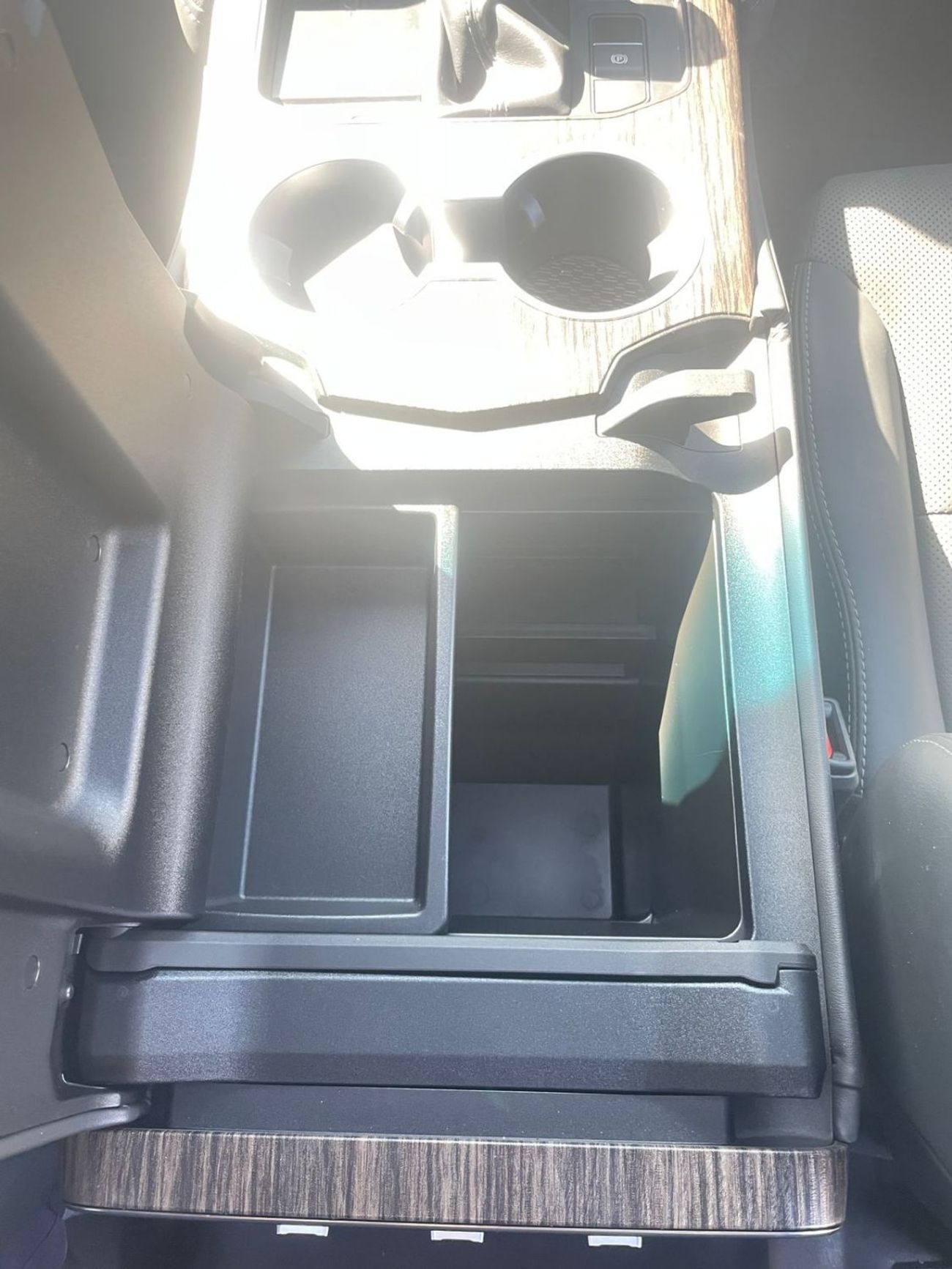 تويوتا لاند كروزر DIESEL 3,346 LITER ,RIGHT HAND DRIVE ONLY FOR EXPORT AVAILABLE