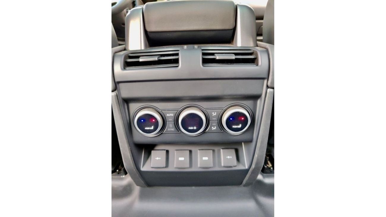 لاند روفر ديفندر P400 90 HSE Warranty one year