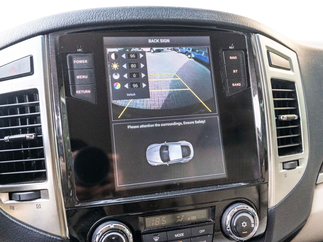 Mitsubishi Pajero GLS Base 3.5L (7 Seater)