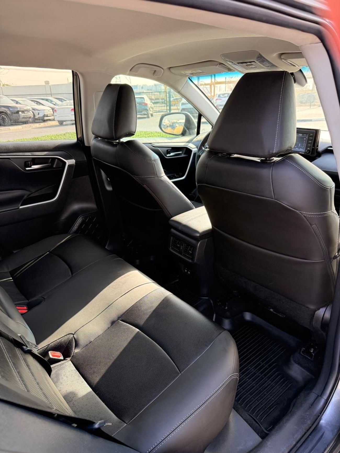 Toyota RAV4 XLE 2.5 L Full option