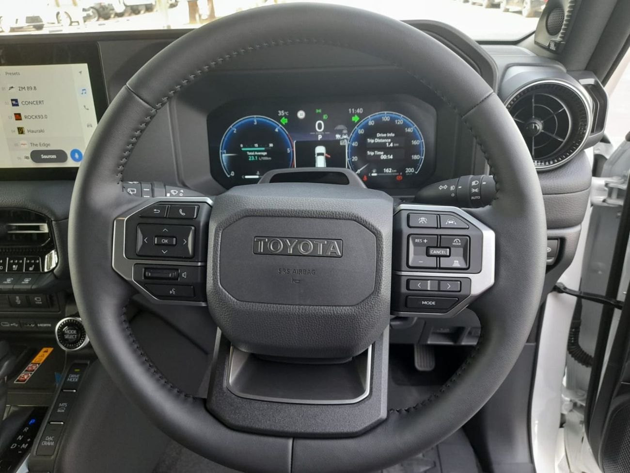 Toyota Prado Kakadu same RIGHT-HAND-DRIVE VX LIMITED EDITION PANORAMIC ROOF COOLBOX 7 SEATER