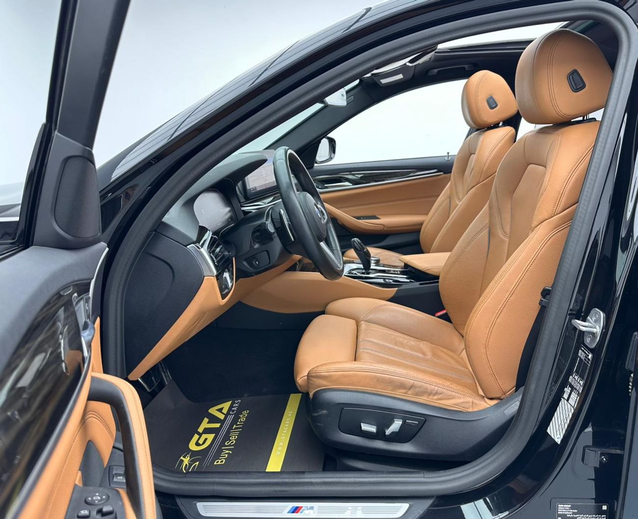 BMW 520i 2023 BMW 520i M-Sport M-Kit, Sep/2028 BMW Warranty + Service Contract, BMW Full Service History, GCC