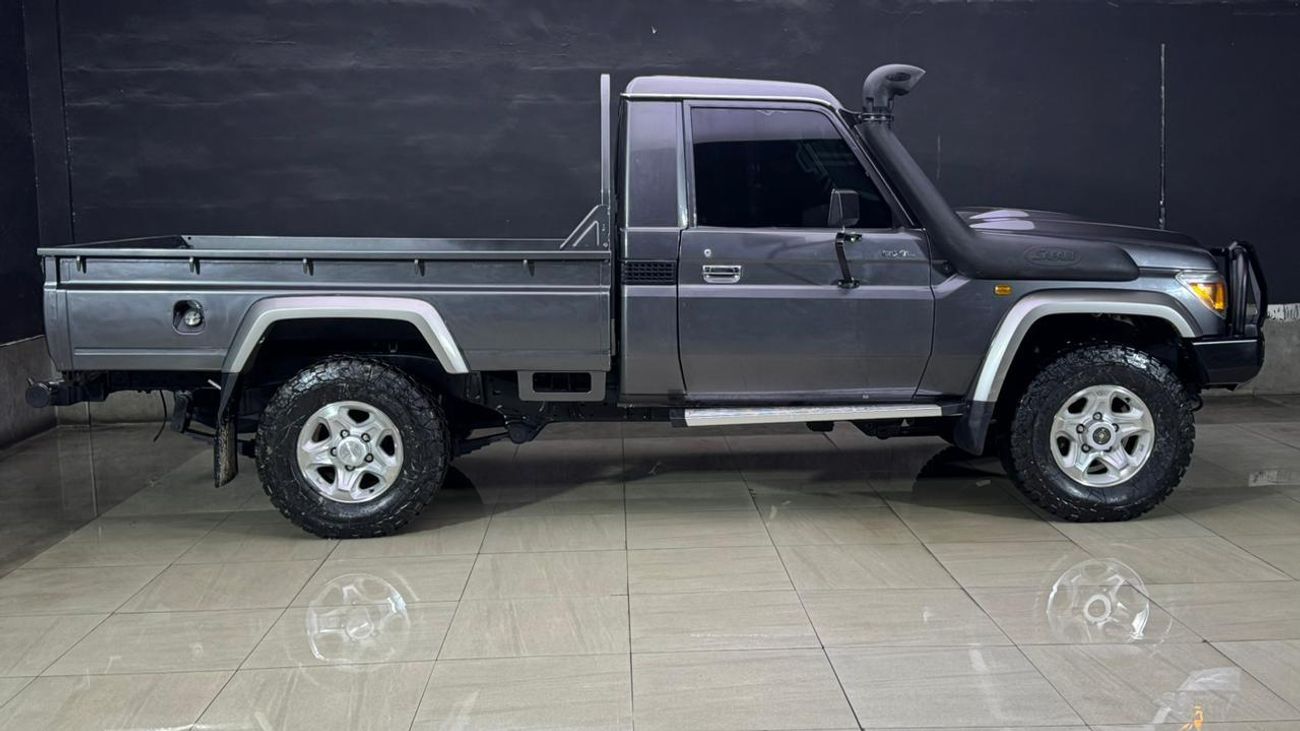 Toyota Land Cruiser Pick Up LAND CRUISER PICKUP ,MODEL YEAR 2017 ,DIESEL 4.5 LITER ,RIGHT HAND DRIVE