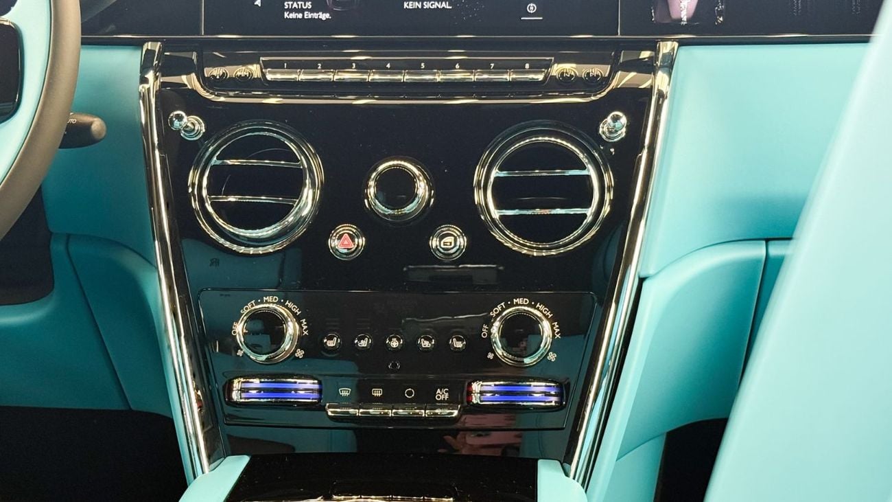 رولز رويس كولينان Rolls Royce Cullinan - Silver Badge - 2026