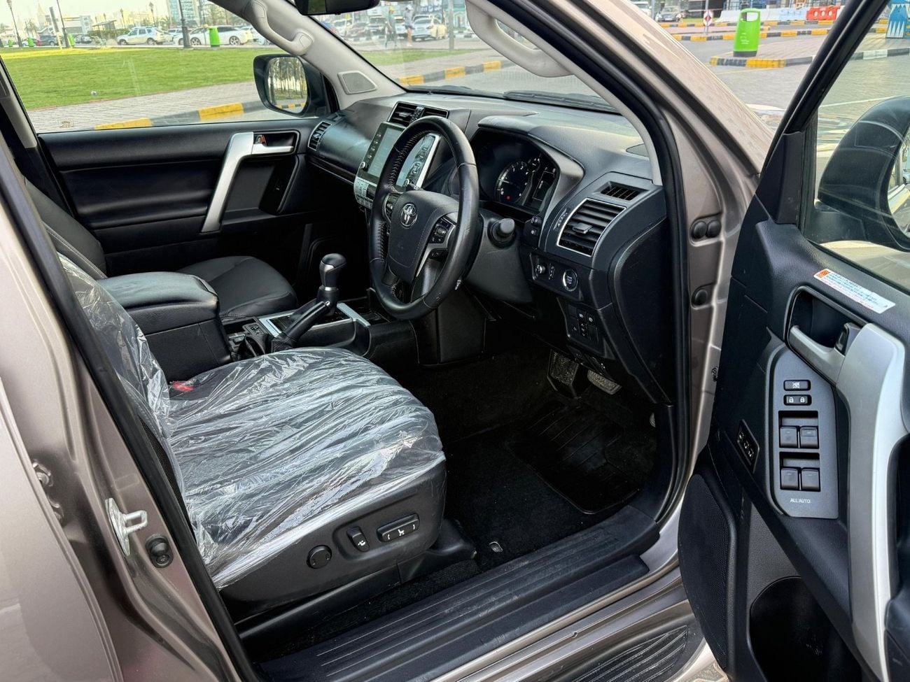 تويوتا برادو VX Full Option Right Hand Drive