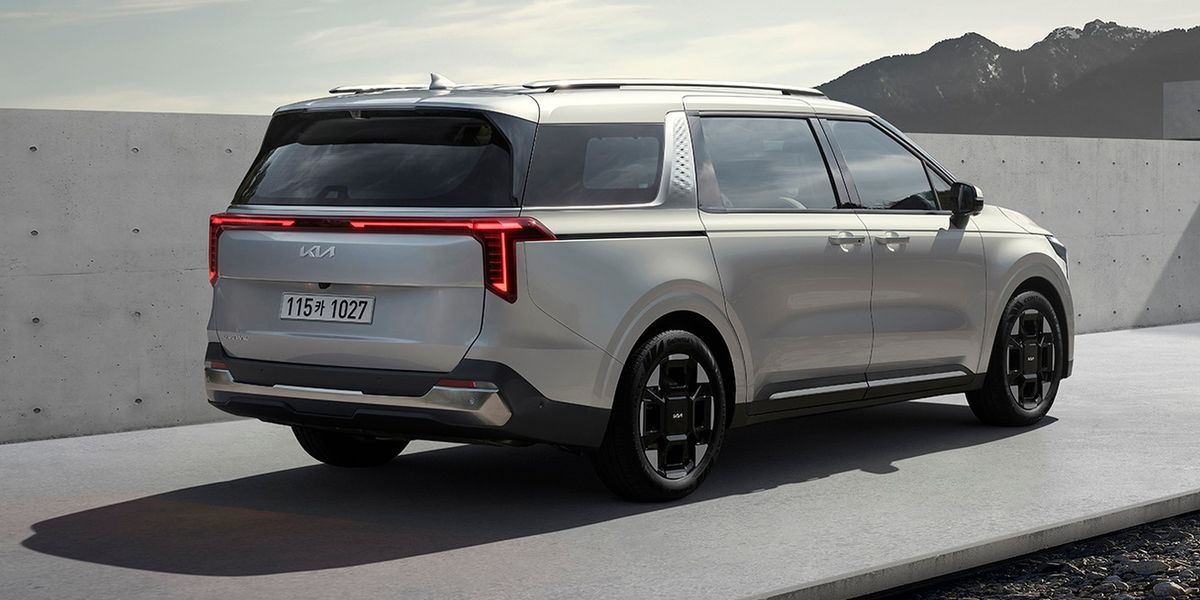 Kia Carnival exterior - Rear Right Angled