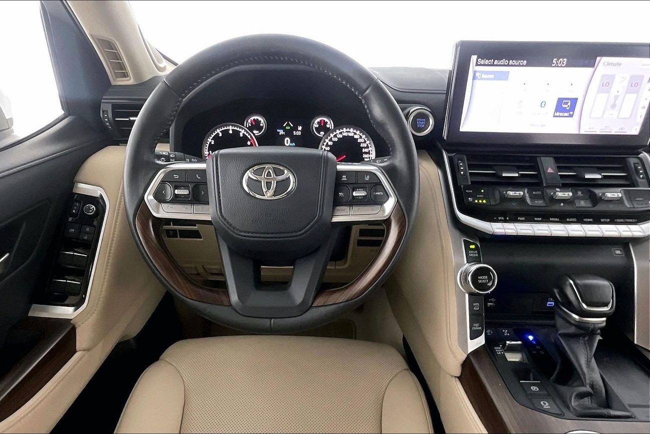 تويوتا لاند كروزر GXR | National Day Celebration | شامل الضمان | 0 ﺪﻔﻋﺓ ﺃﻮﻟﻯ