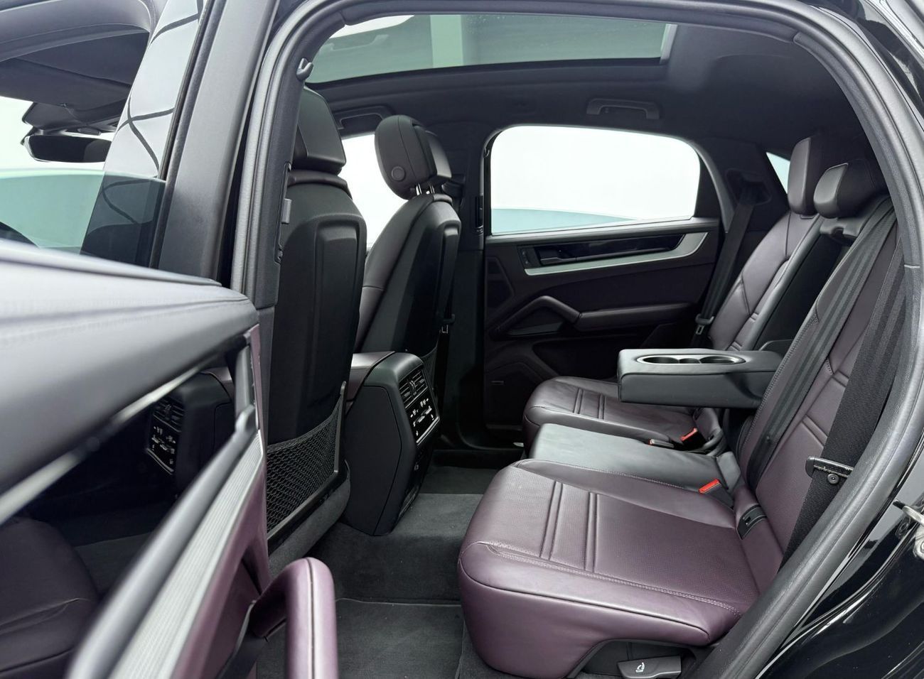 Porsche Cayenne Base Coupe 2024 Porsche Cayenne, Premium Package, Agency Warranty, Full Service History, GCC