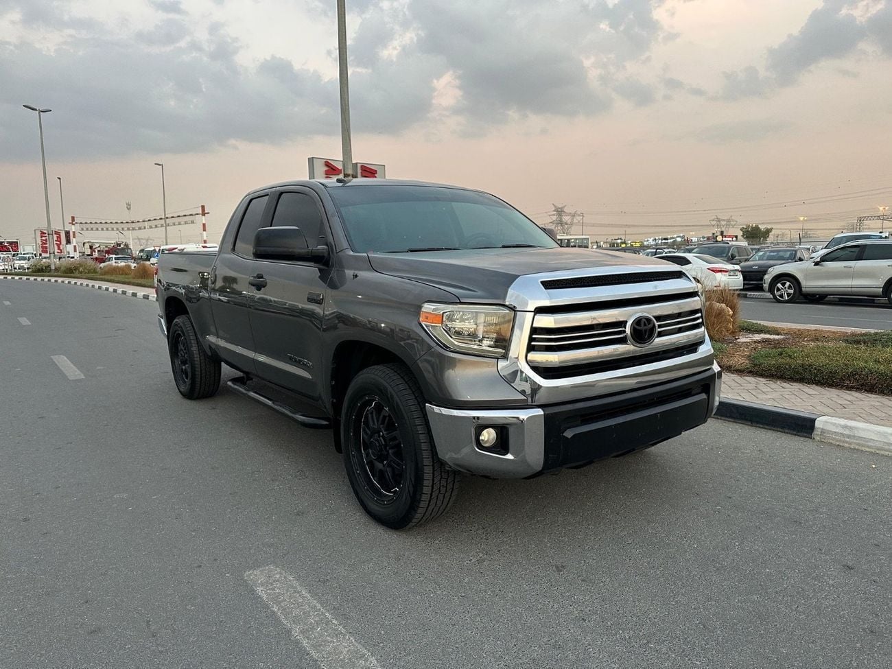 Toyota Tundra STD (NON GCC) Std 5.7L