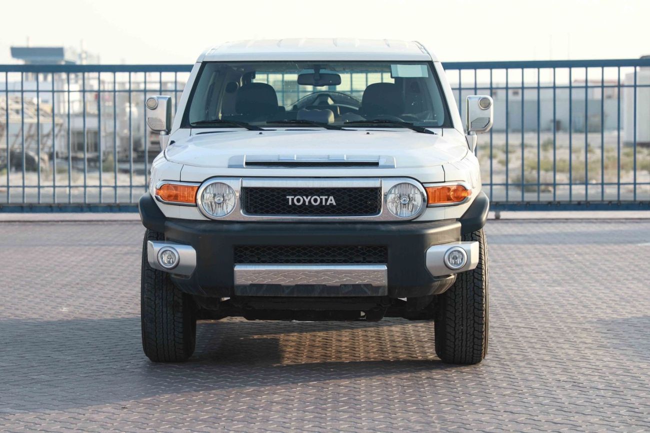 Toyota FJ Cruiser 2023 Toyota FJ Cruiser 4.0 W/0 JBL - White inside Grey | Export Only
