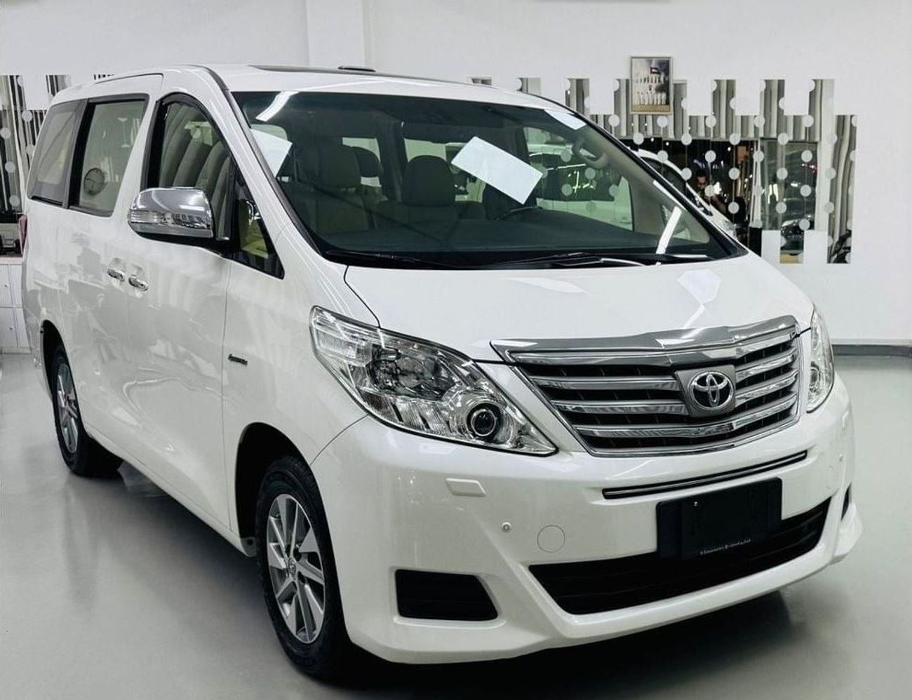 تويوتا ألفارد GCC .. FSH .. Original paint .. V6 .. Top Range .. VIP .