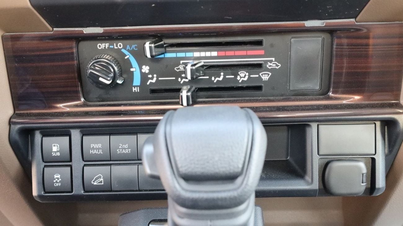 تويوتا لاند كروزر بيك آب V Std 4.0L Single Cab Utility 4WD