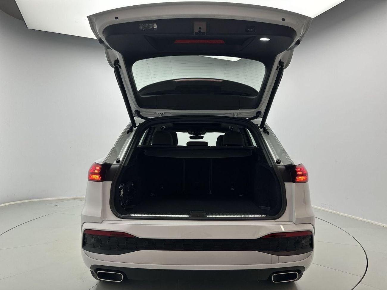 أودي Q5 45 TFSI Quattro 2.0L Q5 SUV TFSI quattro 204hp (Ref# 45595)