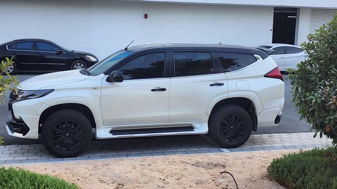 ميتسوبيشي مونتيرو سبورت GLS Premium 3.0L (7 Seater)