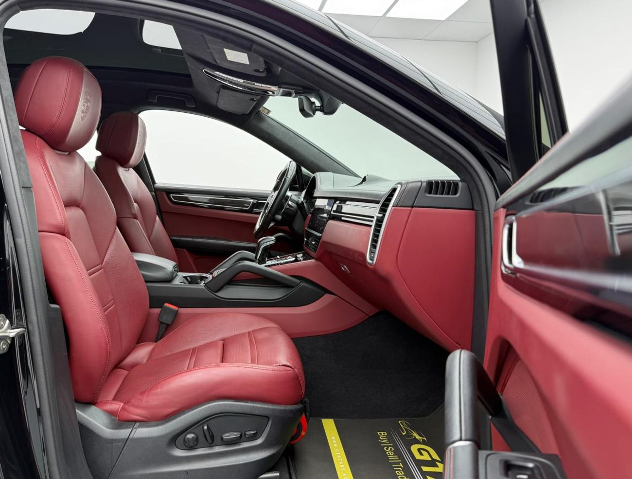 بورش كايان GTS 4.0L (460 HP) 2022 Porsche Cayenne GTS ,Warranty June/2026 ,Agency Service History