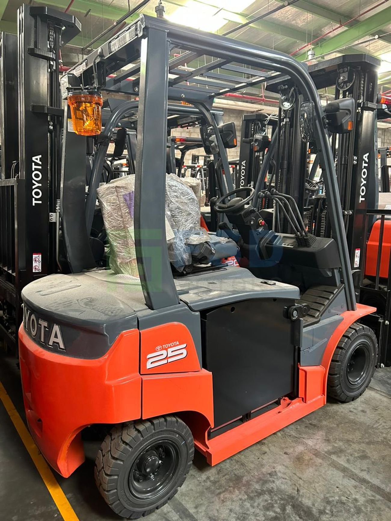 Toyota Fork lift TOYOTA 2.5 TON 3 STAGE ELECTRIC 4 WHEELS FORKLIFT MODEL 8FBN25. (Export Only)