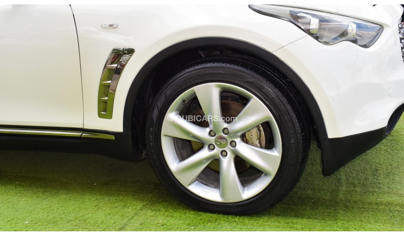 Infiniti FX50 2009 GCC model, fingerprint slot, rear camera, leather, cruise control, sensor wheels, in excellent