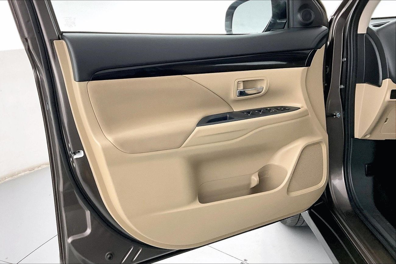 Mitsubishi Outlander GLX Midline| 1 year free warranty | Flood Free