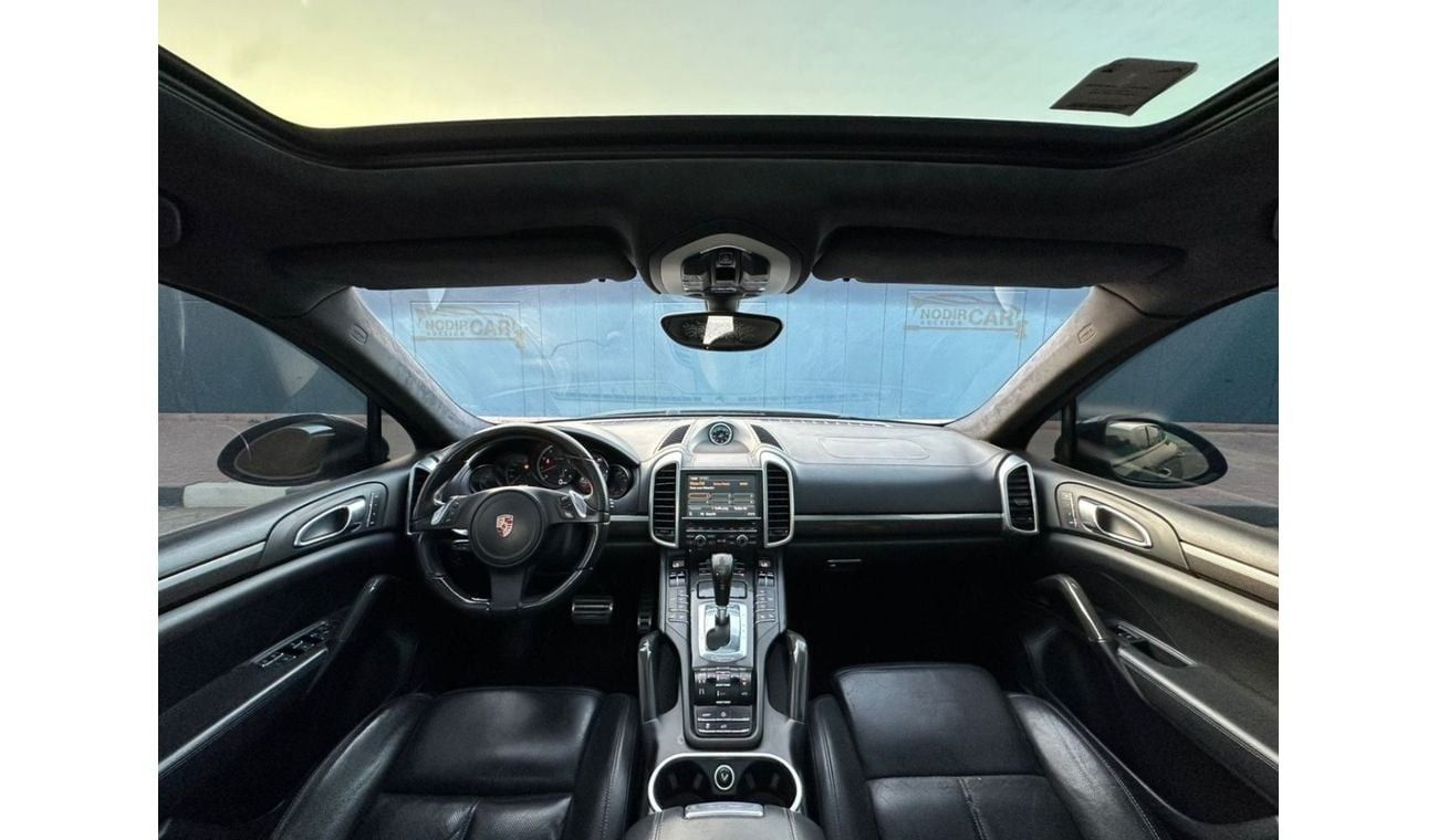 Porsche Cayenne Turbo 4.8L (500 HP) Turbo 4.8L V8 (500 HP) | 2011 | GCC Specs | First Owner | Low Mileage | Perfect