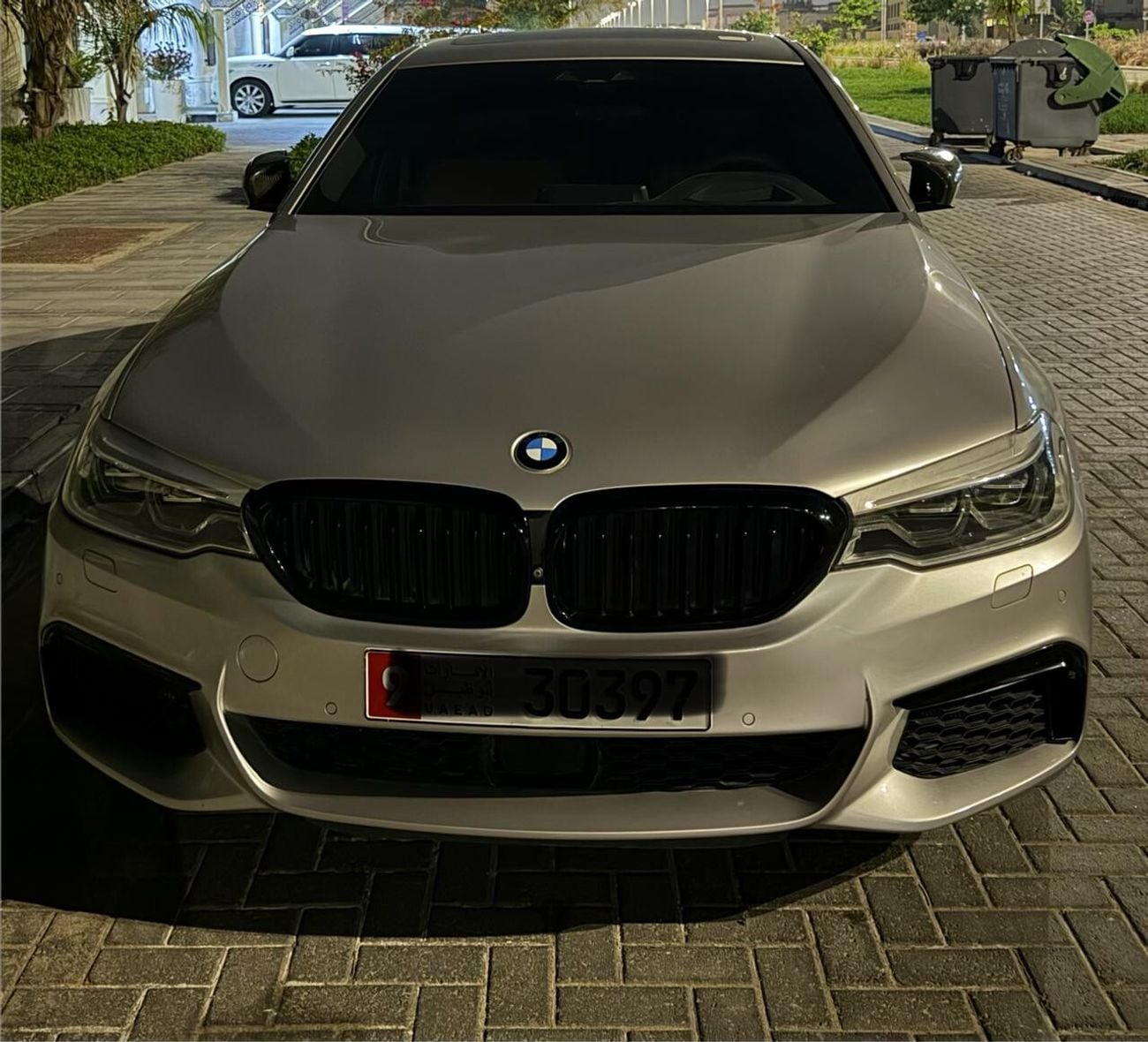 بي أم دبليو M550i Std 4.4L