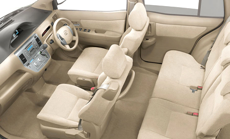 Toyota Raum interior - Seats