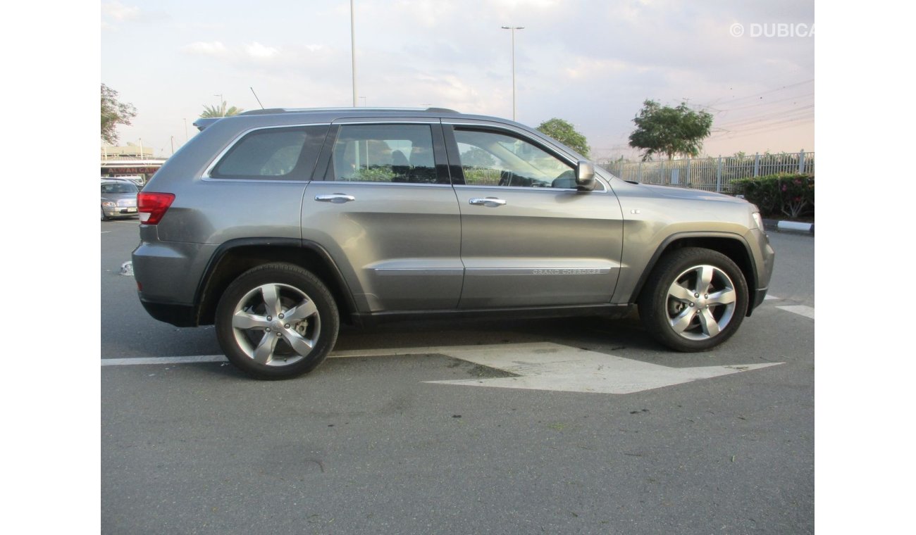 Jeep Grand Cherokee Jeep Grand Cherokee 2012 V8 HEMI gulf ,full services ,accident free