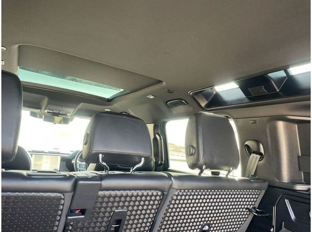 لاند روفر ديفندر LAND ROVER DEFENDER 3.0 LITER  RIGHT HAND DRIVE ONLE FOR EXPORT AVAILABLE