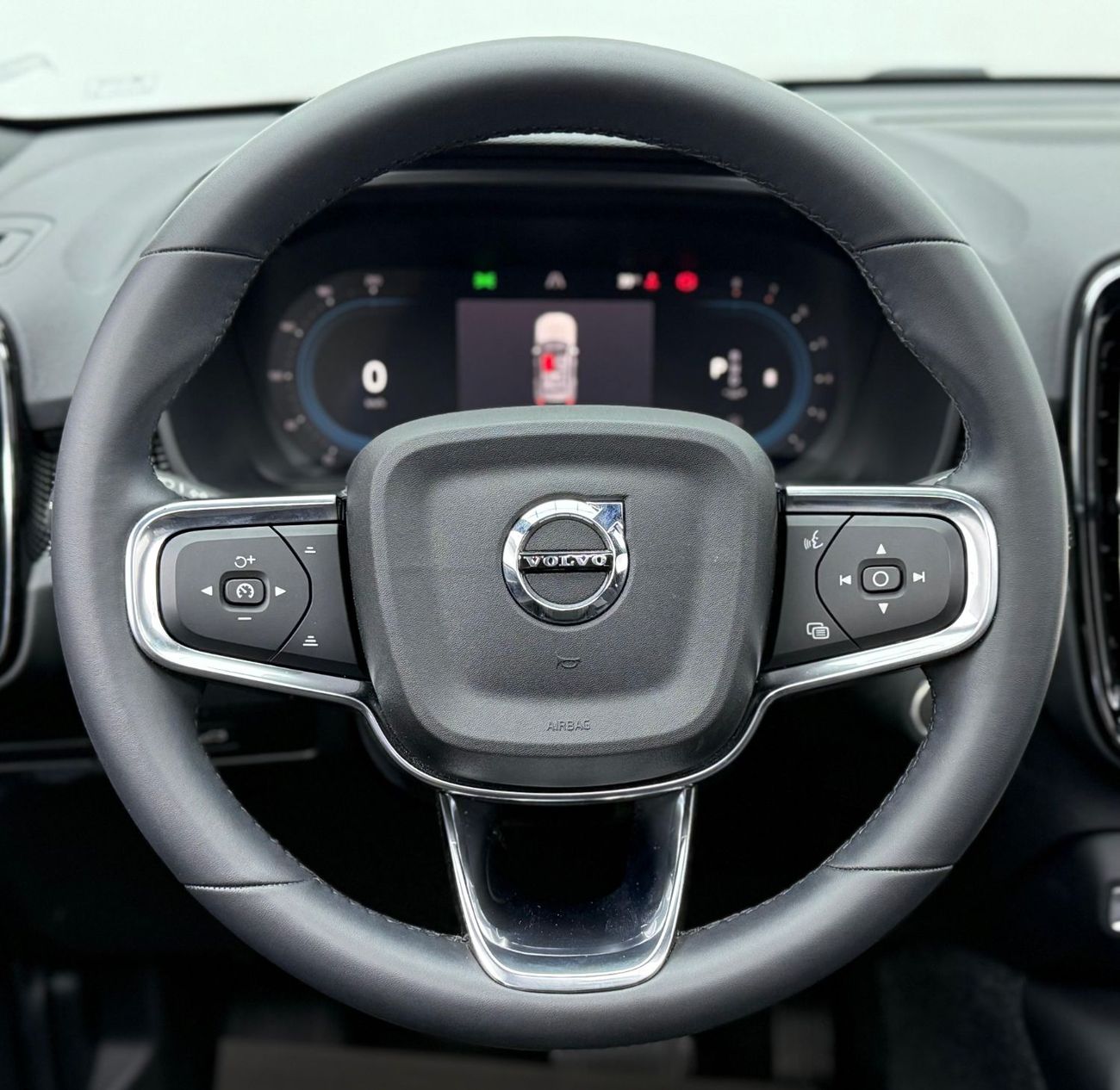 Volvo XC40 B4 2024 Volvo XC40 B4, 2027 Volvo Warranty, 2029 Volvo Service Pack, Very Low Km, Fully Loaded, GCC